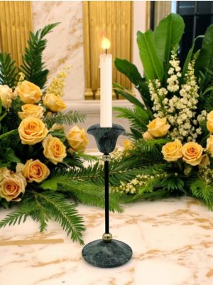 Portacandela in marmo verde, fatto a mano, in pietra naturale autentica e dal design decorativo.