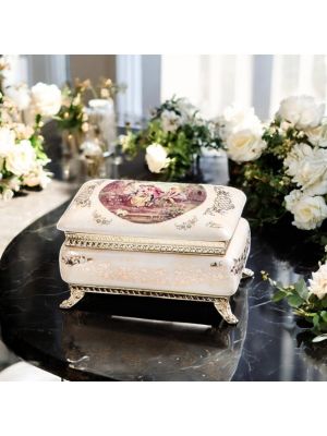 Scatola, elegante cofanetto portagioie in ceramica di pregio, con raffinati dettagli in oro.